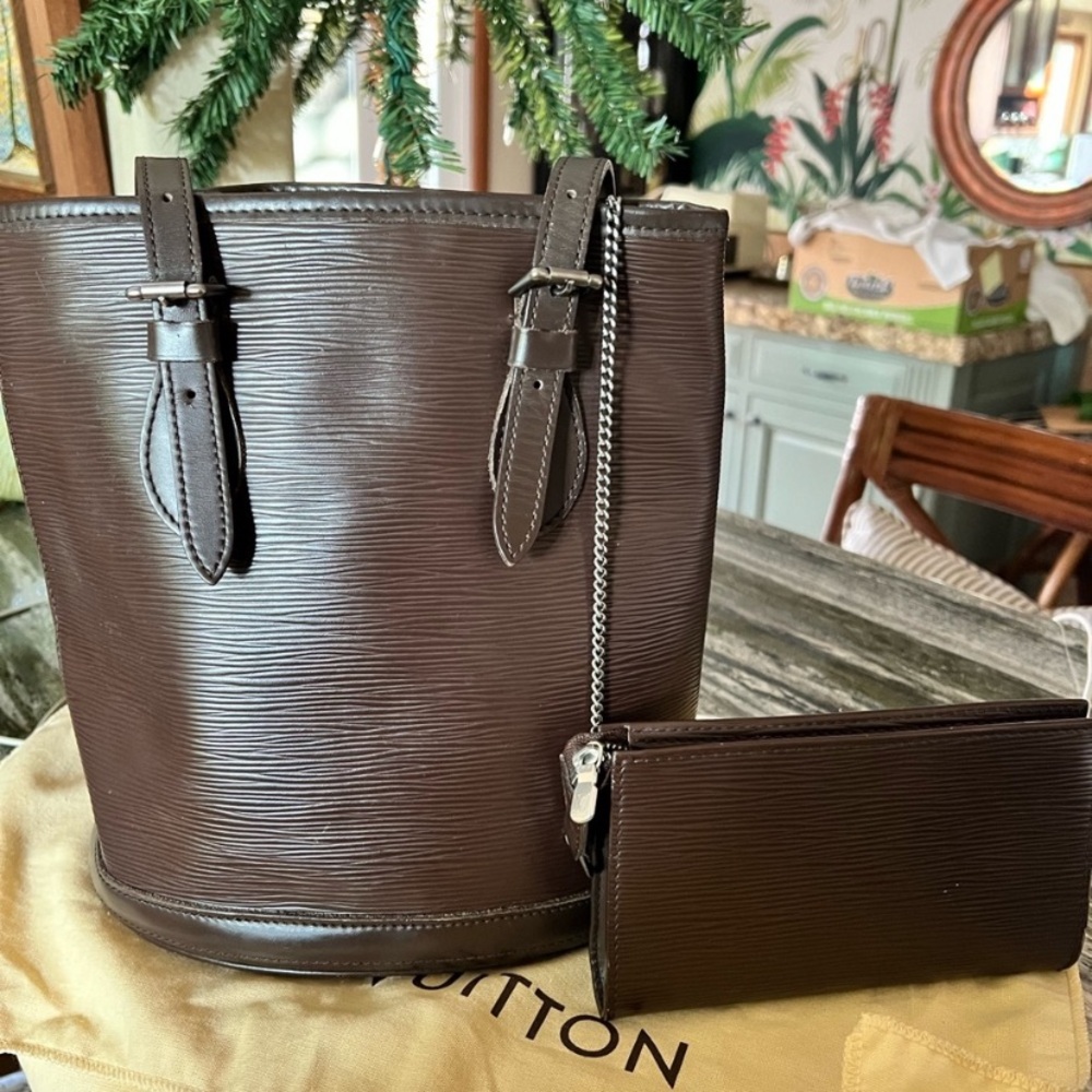 🤎🤎Beautiful Authentic Louis Vuitton Mocha Colored Epi Bucket PM Bag🤎🤎🤎